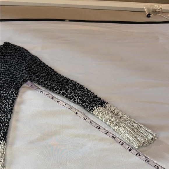 Reitmans Sweater Black Cream Knit Crochet Holes Women’s Size M - Picture 5 of 12